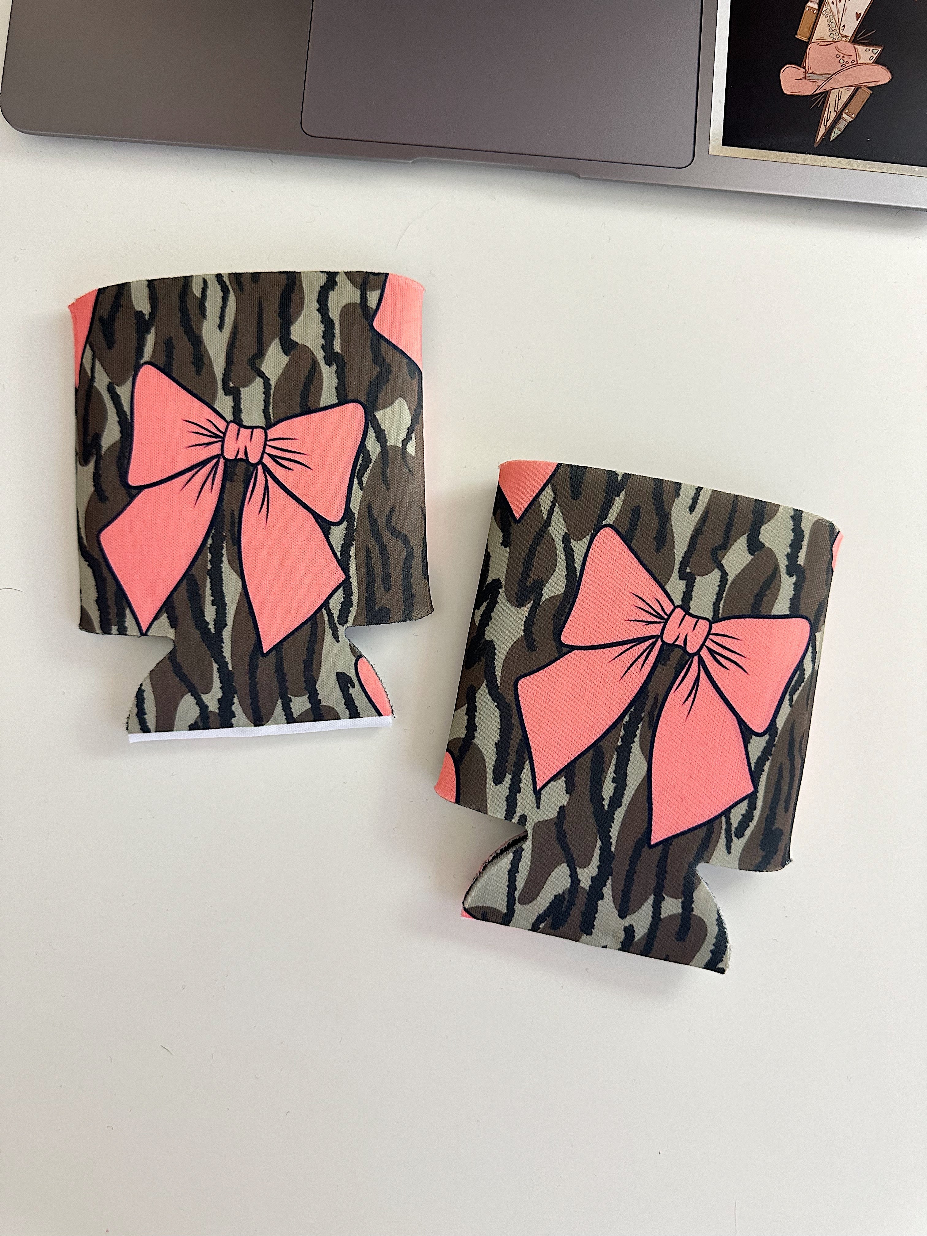 Camo & Bows Koozie (2 sizes)