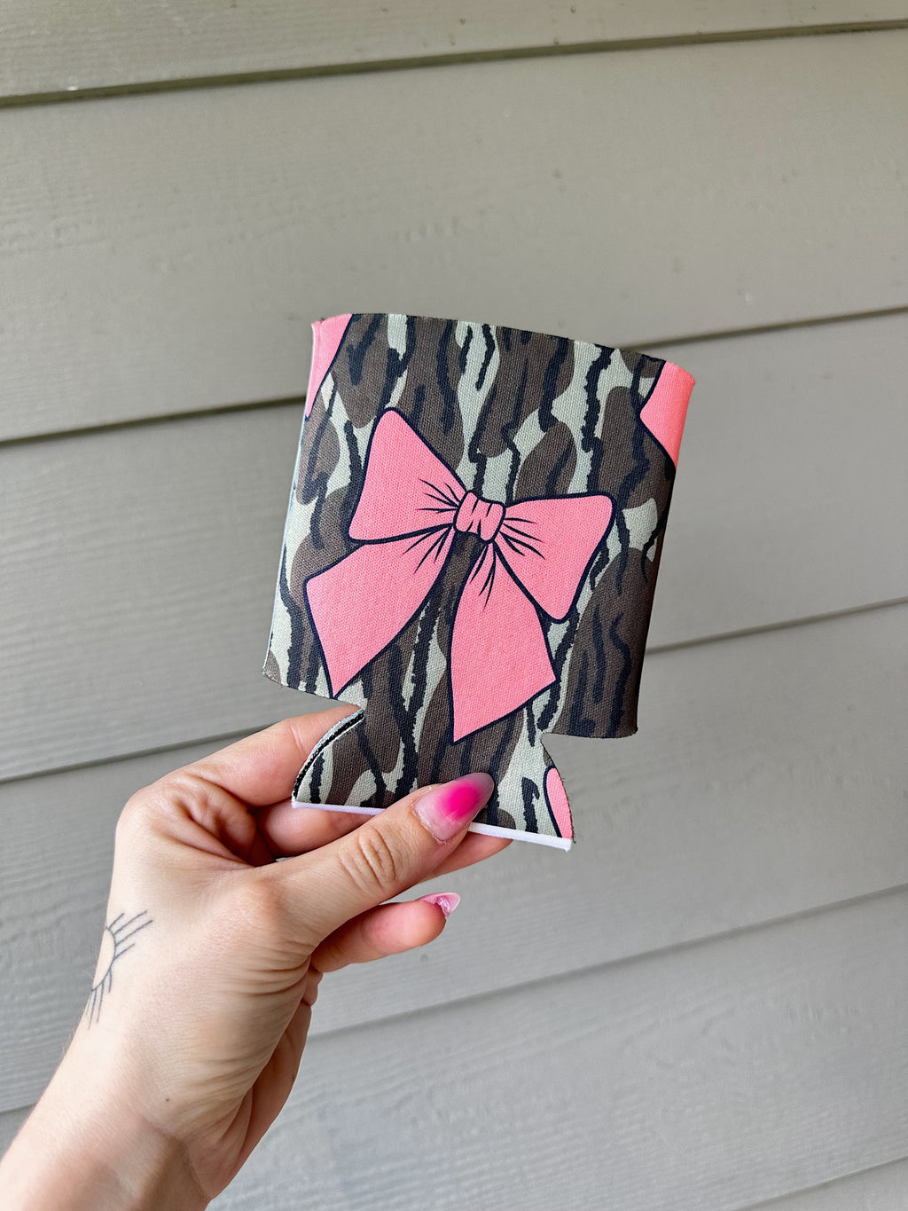 Camo & Bows Koozie (2 sizes)