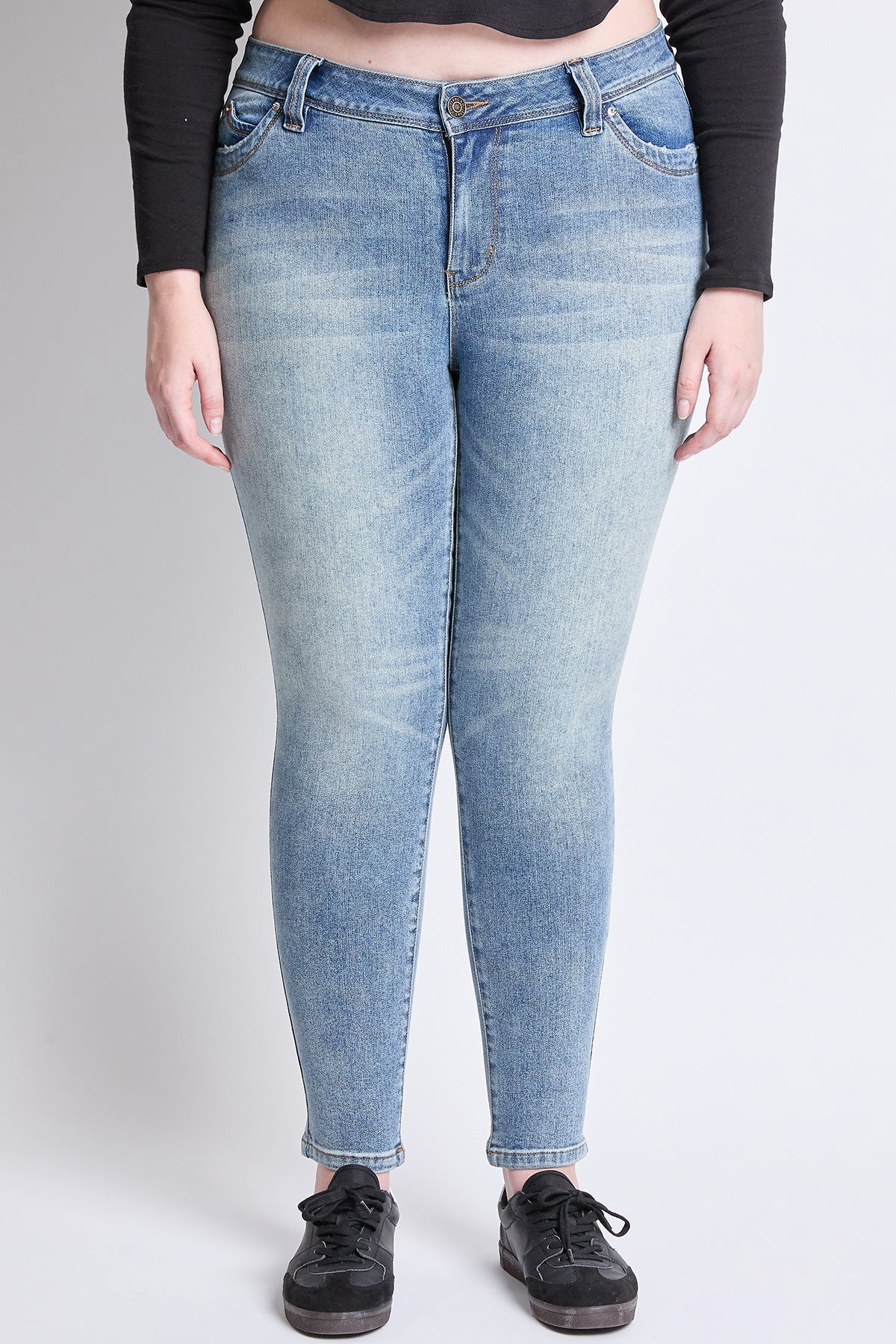 Women's Plus WannaBettaButt Mid Rise Embroidered Skinny Jean