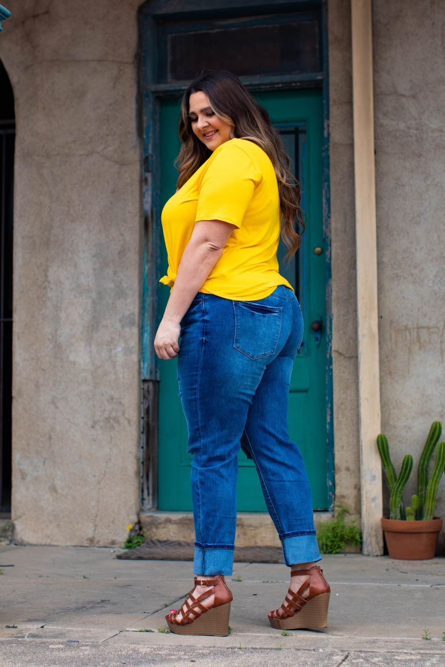 MID WASH DISTRESSED BOYFRIEND JEANS